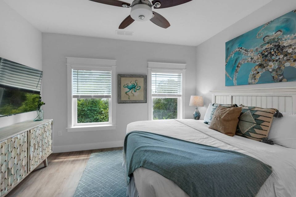 2nd floor Guest King Suite with smart TV