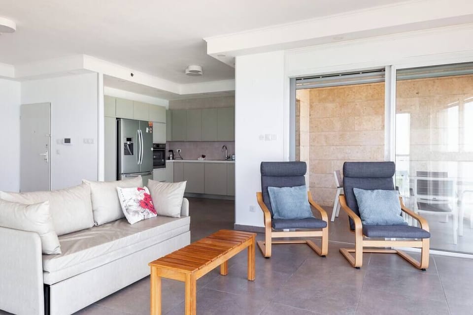 Bright interior exactly as shown in photos, welcoming and beautifully maintained.