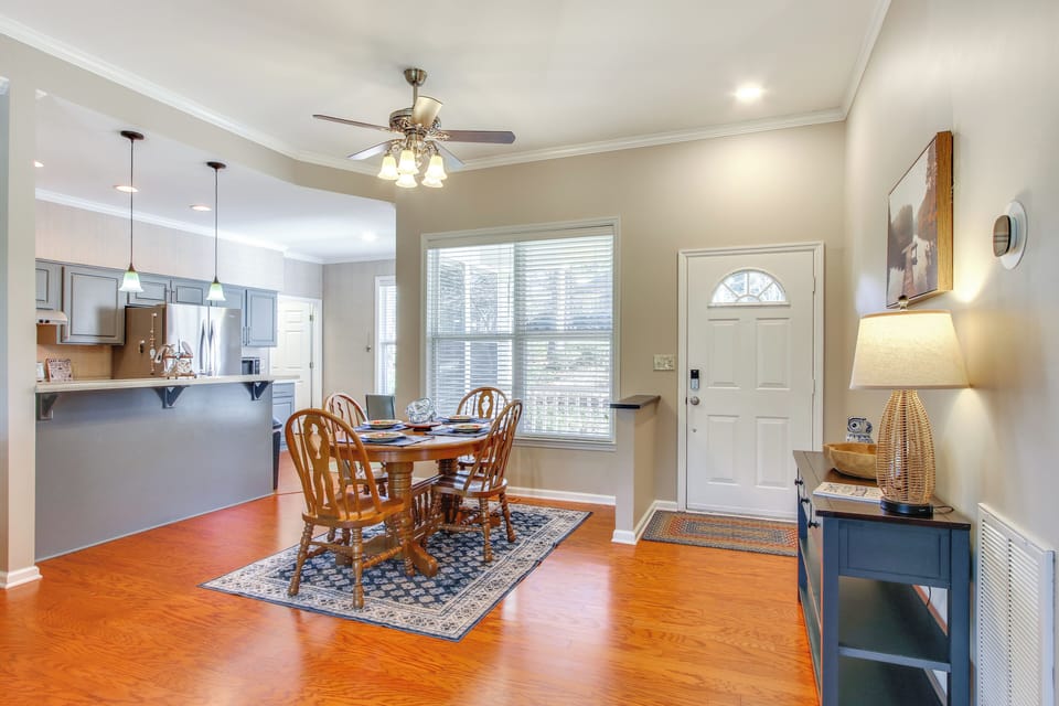 Dining Area | Dishware Provided