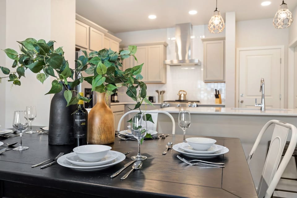 Dining Area | Seating for 6!