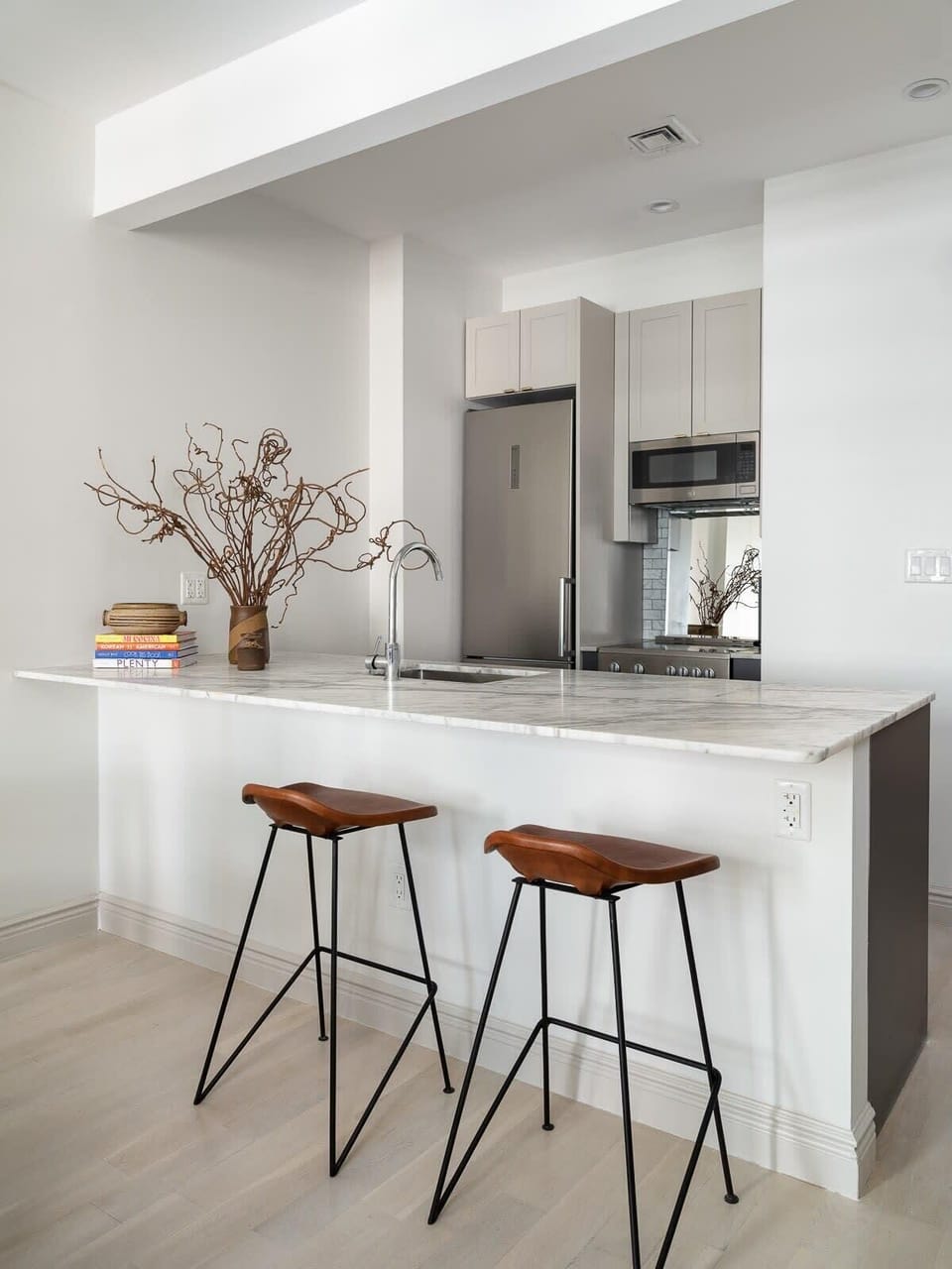 Breakfast Bar looking into kitchen, perfect for mornings and light work