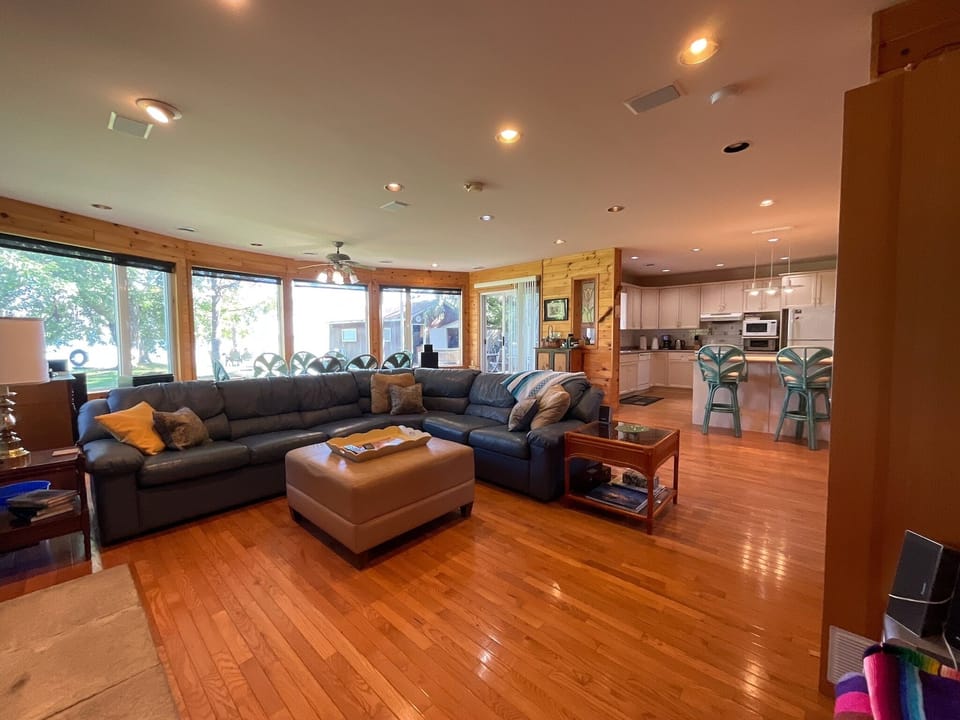 Entertainment and lounge area