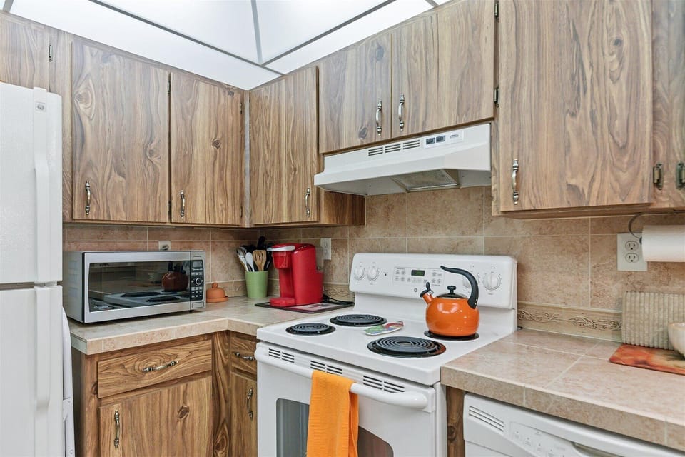 Full kitchen