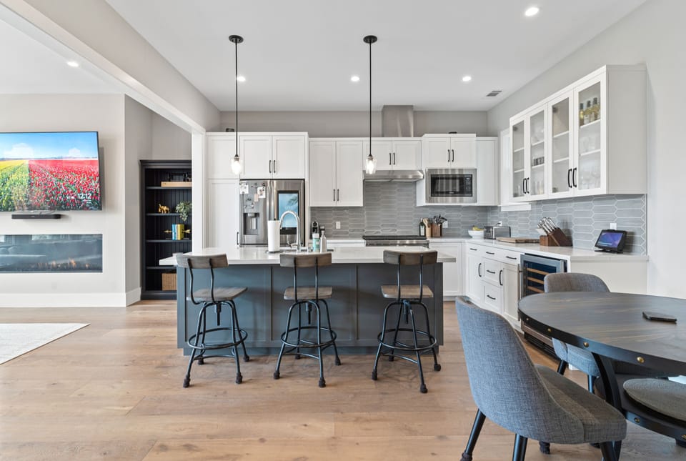 island + breakfast nook