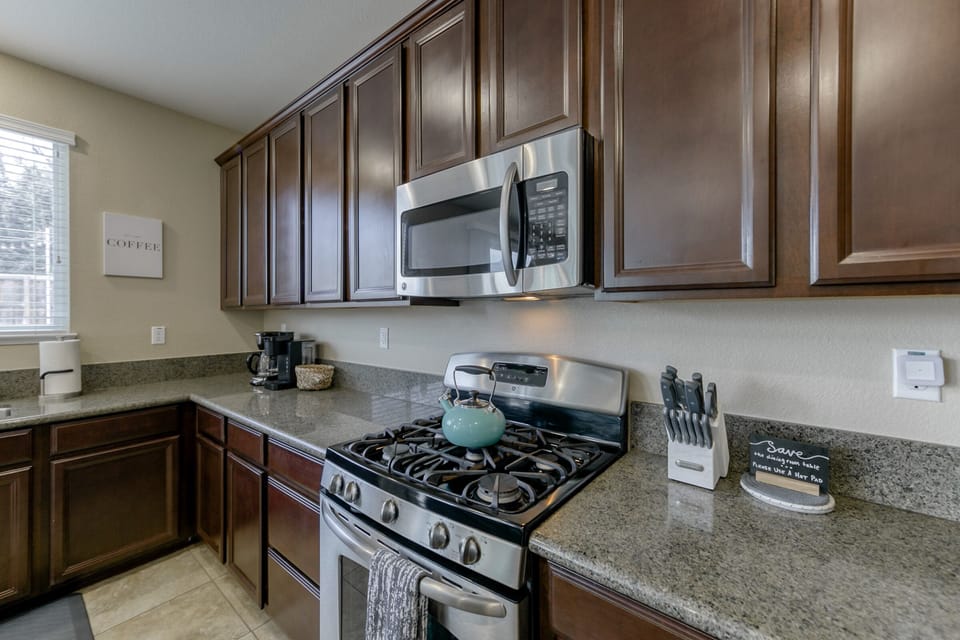 Full stocked kitchen