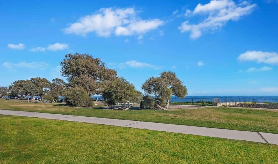 5 Minute Drive to Shoreline Park