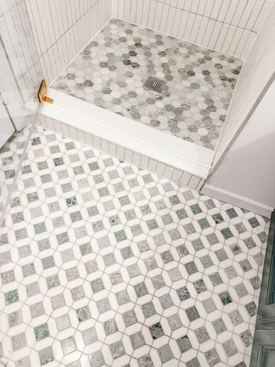 Upstairs Full Bathroom