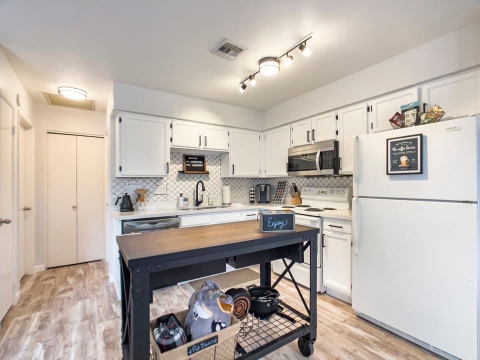 Clean and Bright kitchen with all the amenities you could possibly need.