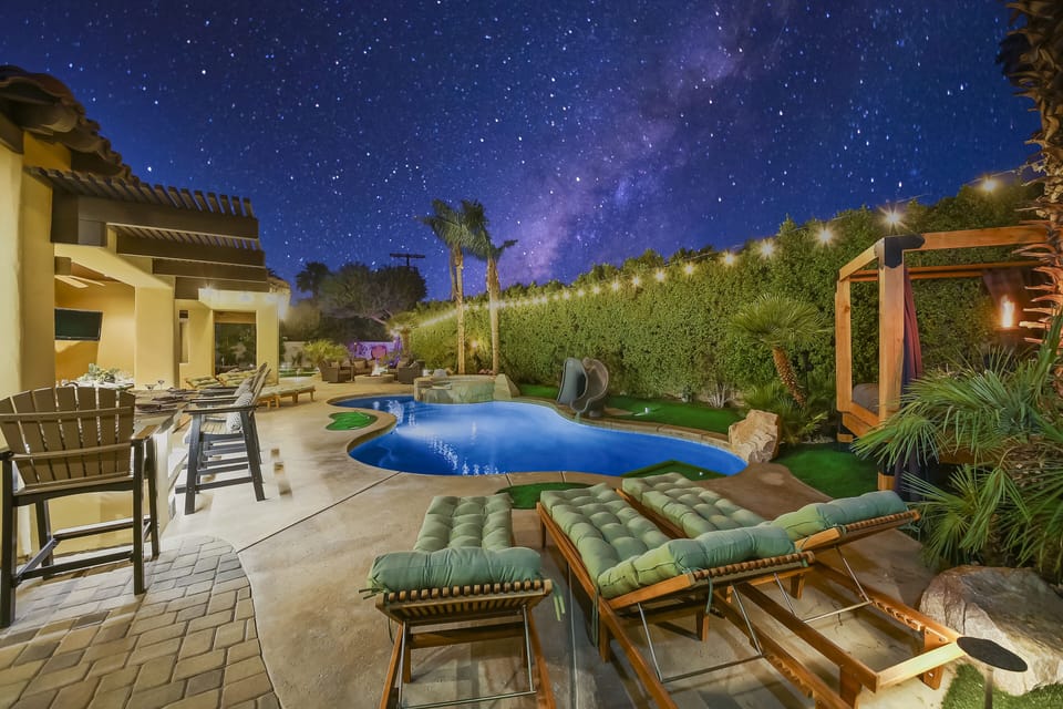 Outdoor patio lights and 15+ ft hedges provide both light by night and maximum privacy for you during your stay.