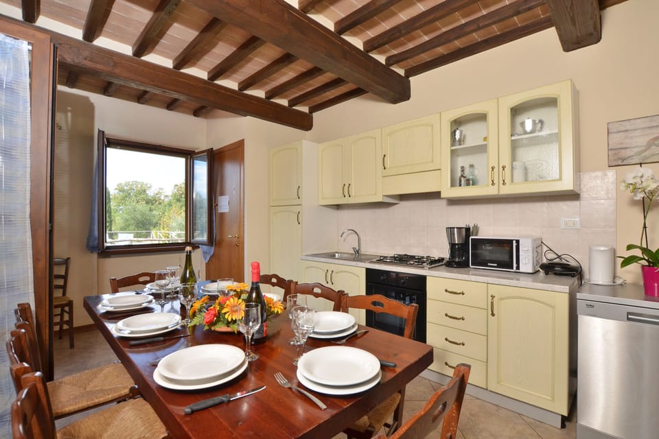 The dining area in the kitchen