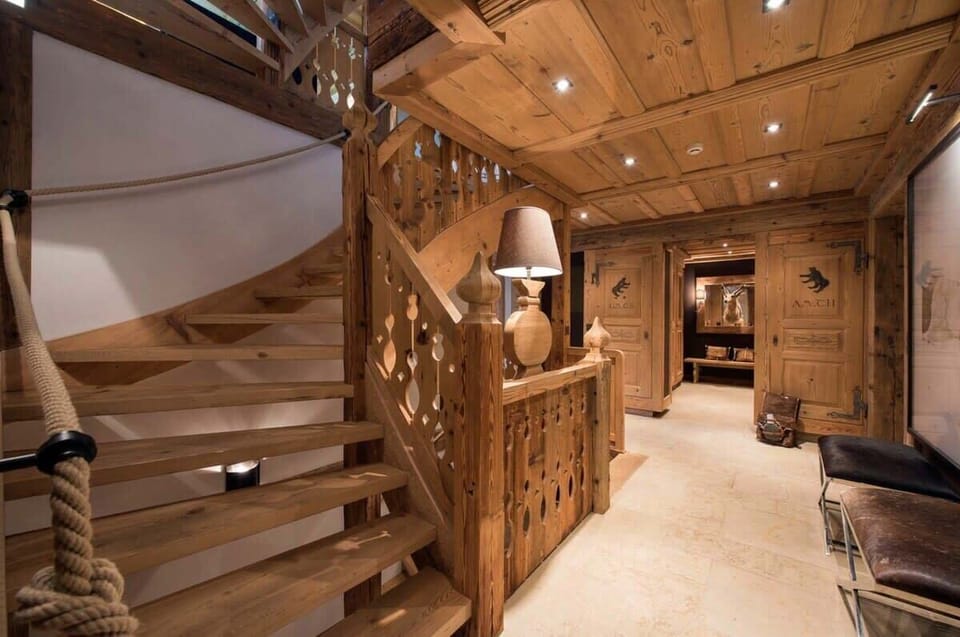 entrance to the chalet with dressers and storage 