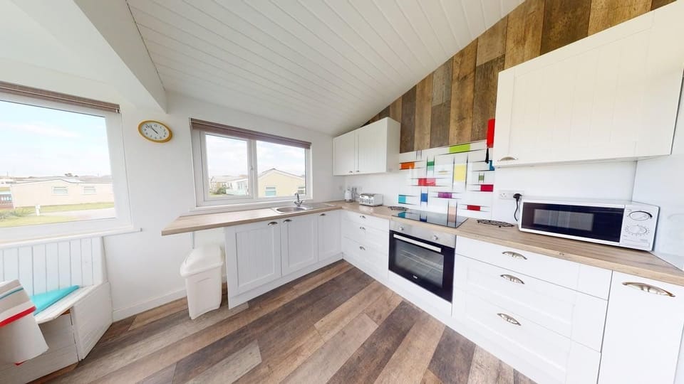 Kitchen/ Dining Area