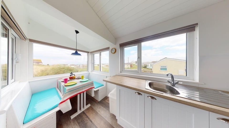 Kitchen/ Dining Area