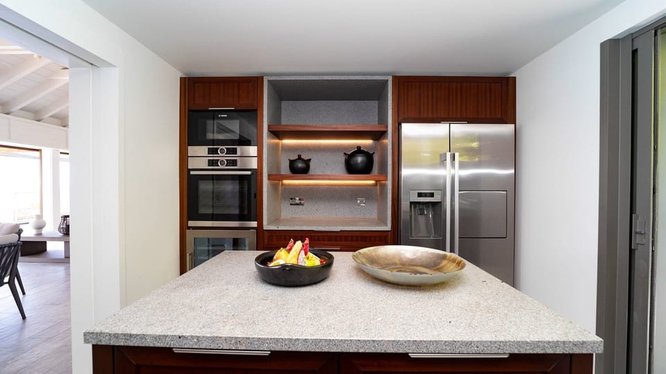 Dining Area & Kitchen