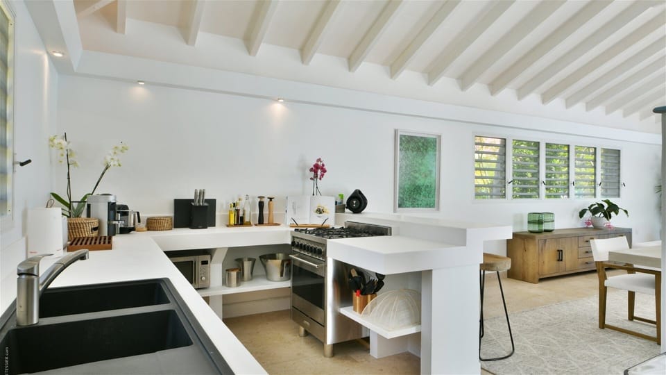 Dining Area & Kitchen