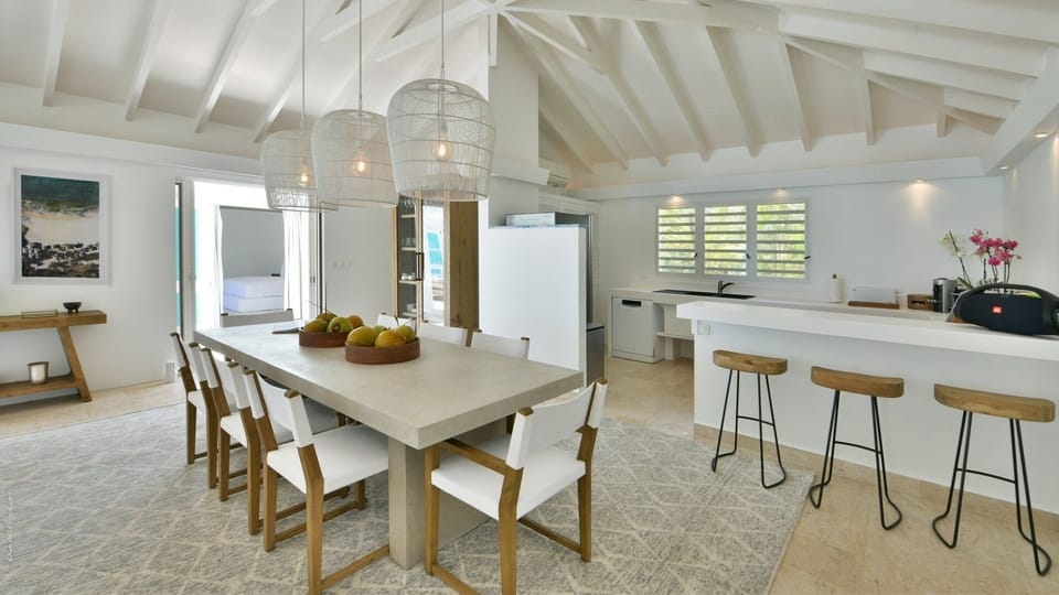 Dining Area & Kitchen