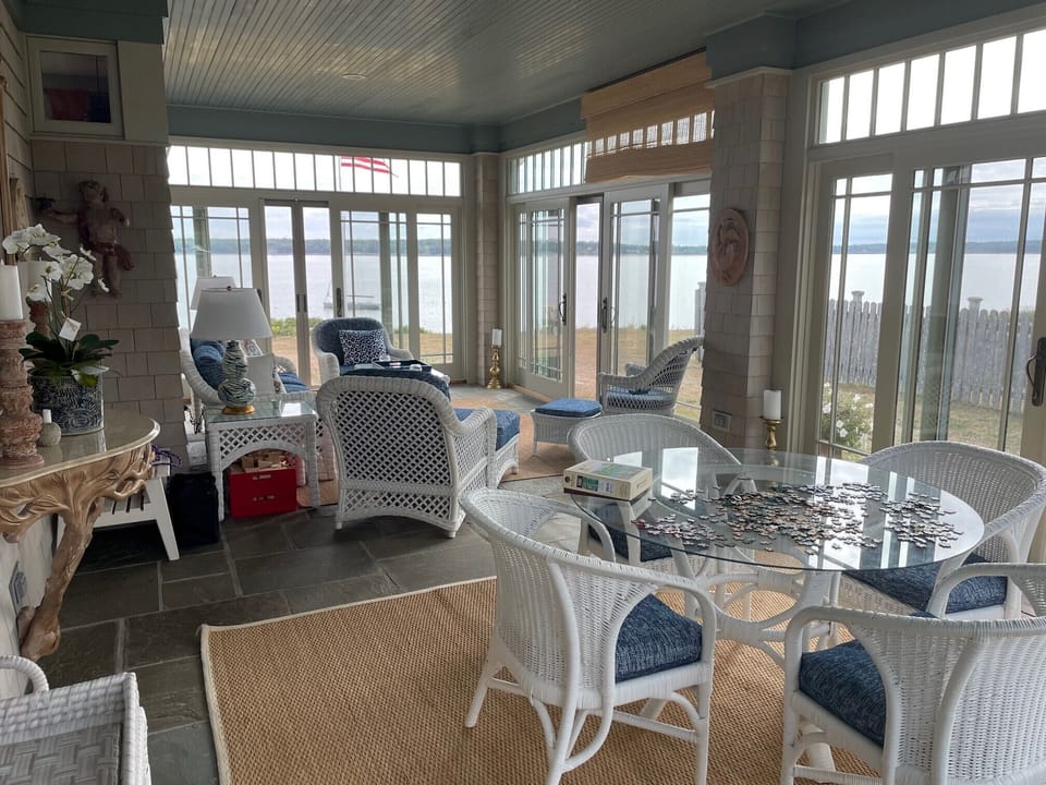 Screened sunporch