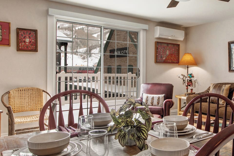Resort Plaza 5051 offers a dining table with seating for 4.