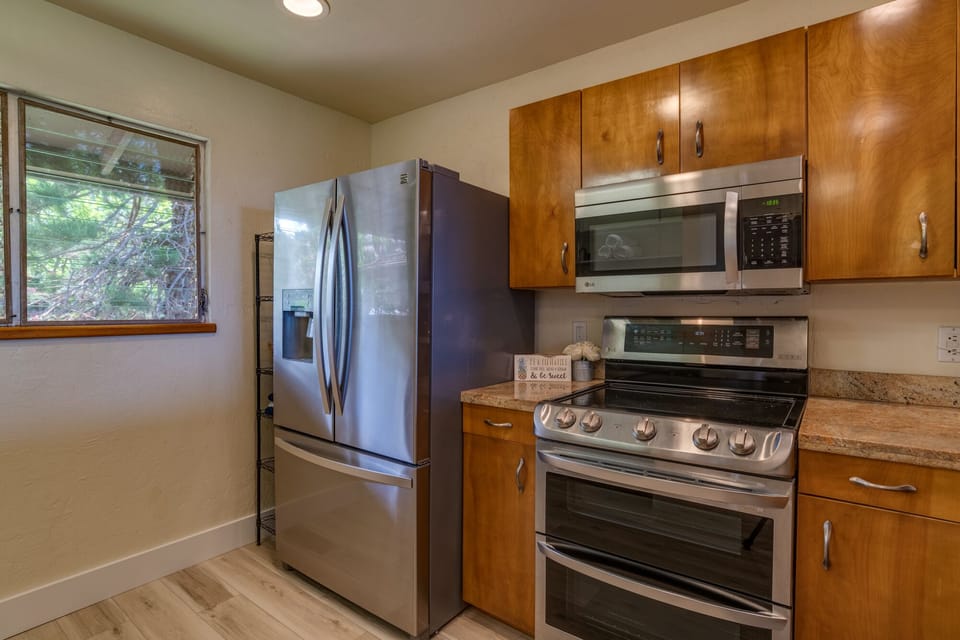 Full size stainless steel appliances