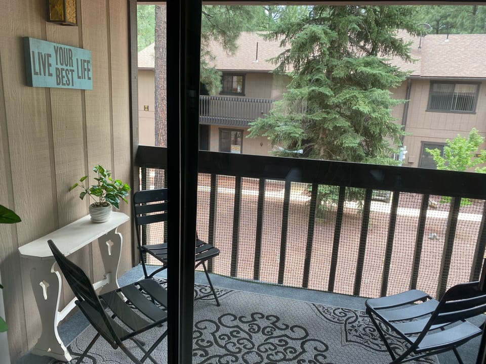 Balcony with seating