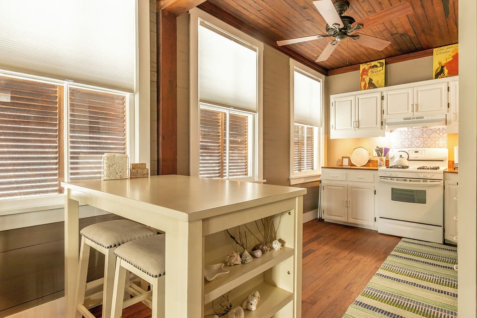 Eat In Kitchen 