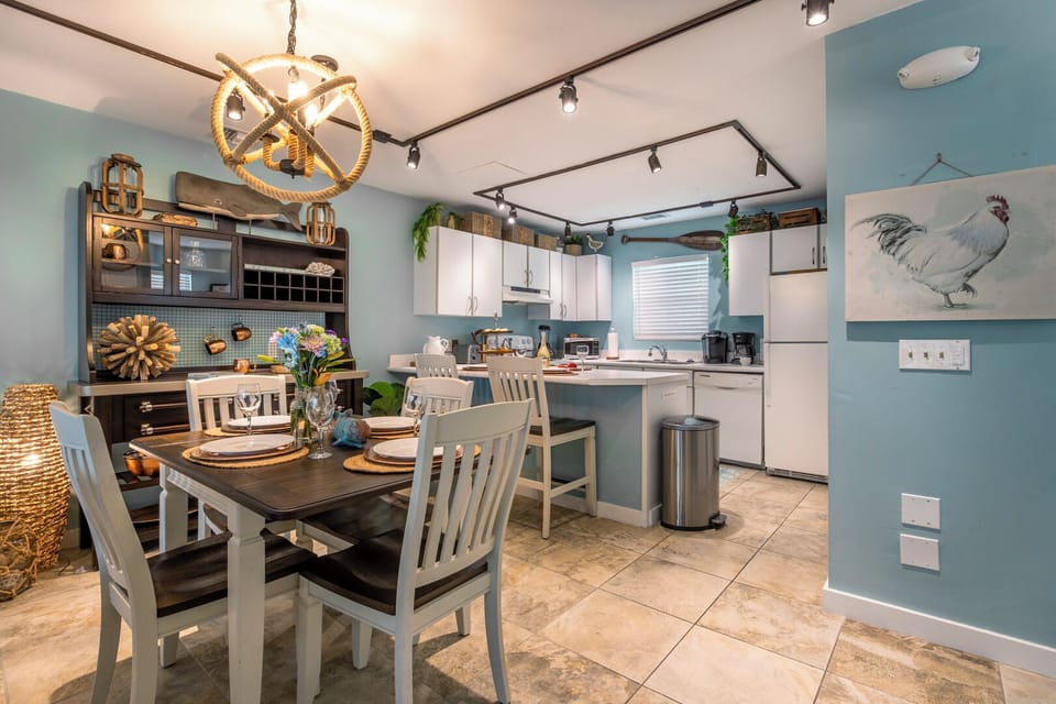 Dining / Kitchen Area