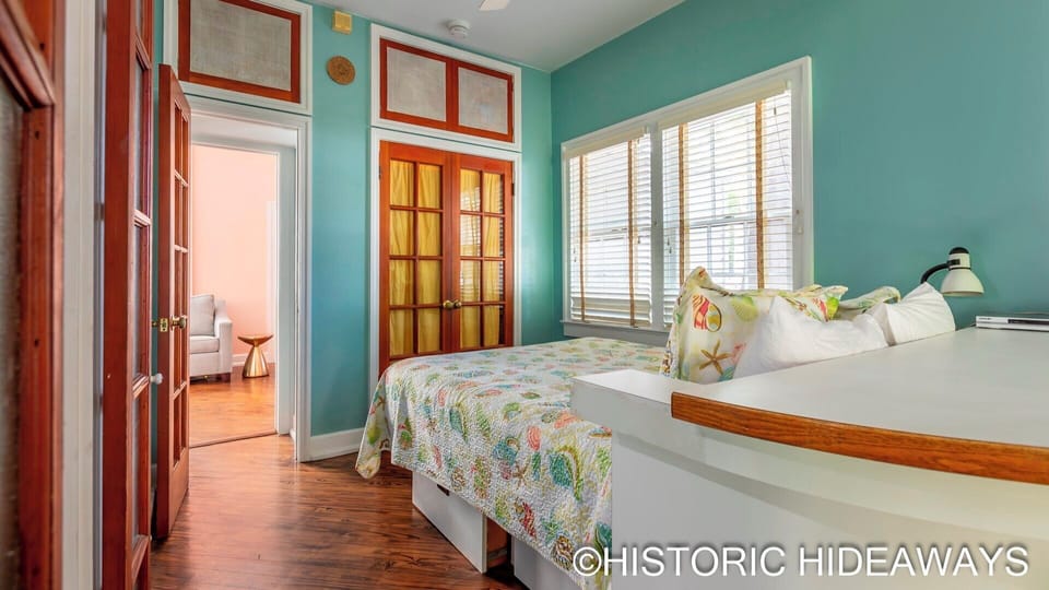 Rear Room - Queen Bed