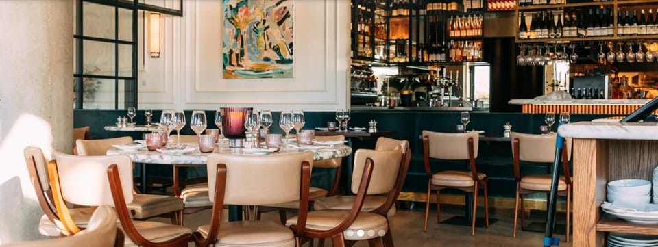 Sams's Riverside
The open kitchen offers the freshest oysters and seafood, and a modern European menu with a focus on Anglo-French dishes.