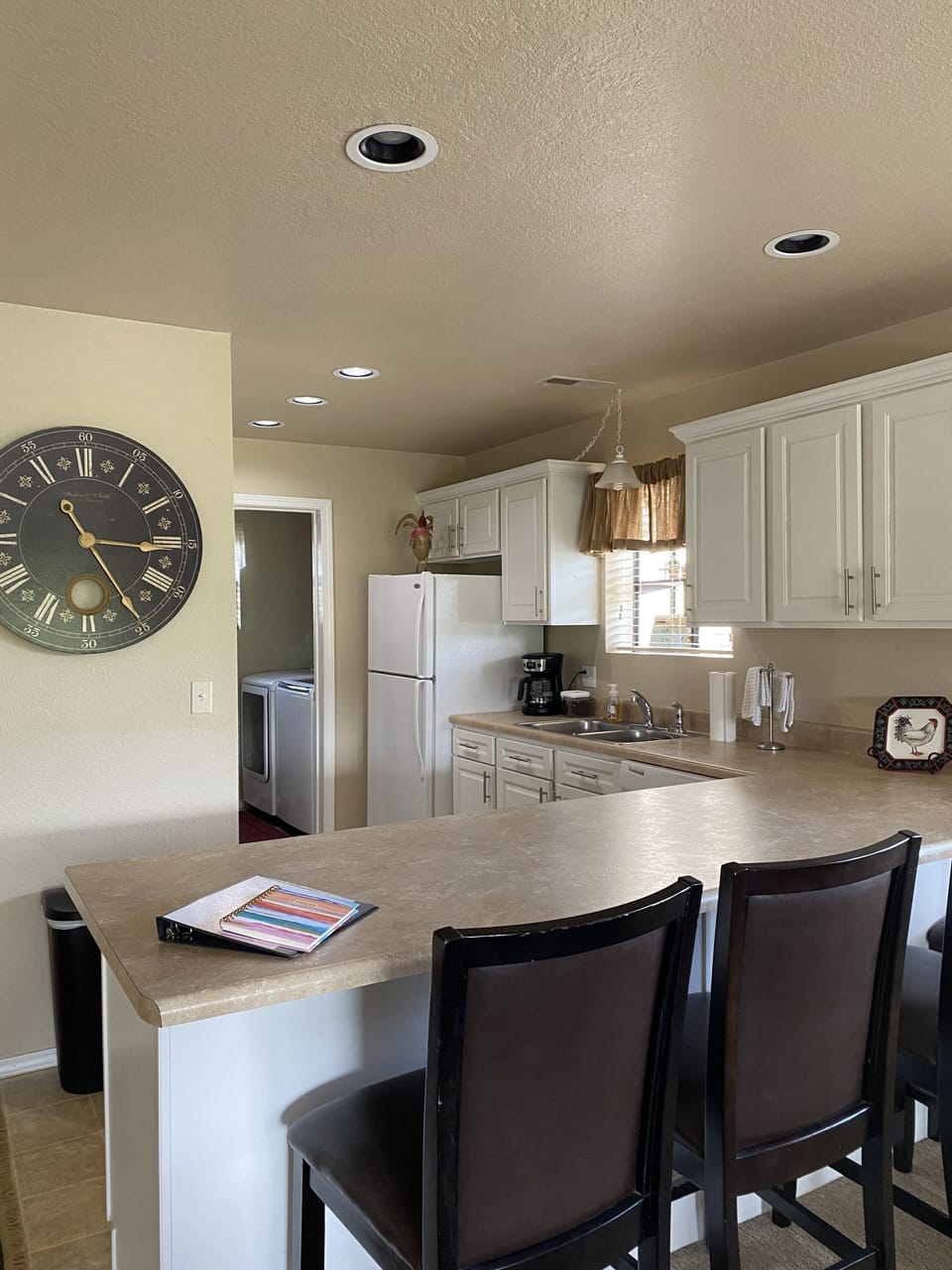 Counter seating for 4