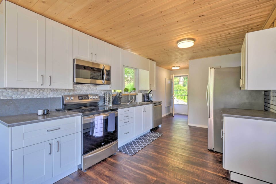 Kitchen | Stairs Required | Toaster Oven