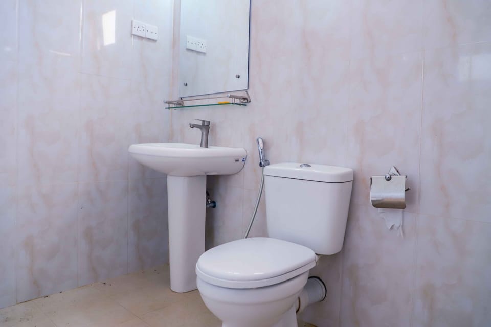 Double room attached bathroom in first floor 