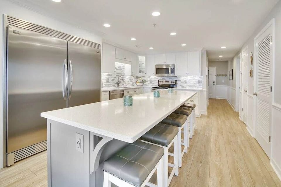 Kitchen bar area