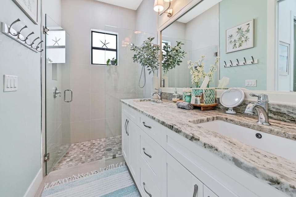 Main bedroom bathroom 🚿