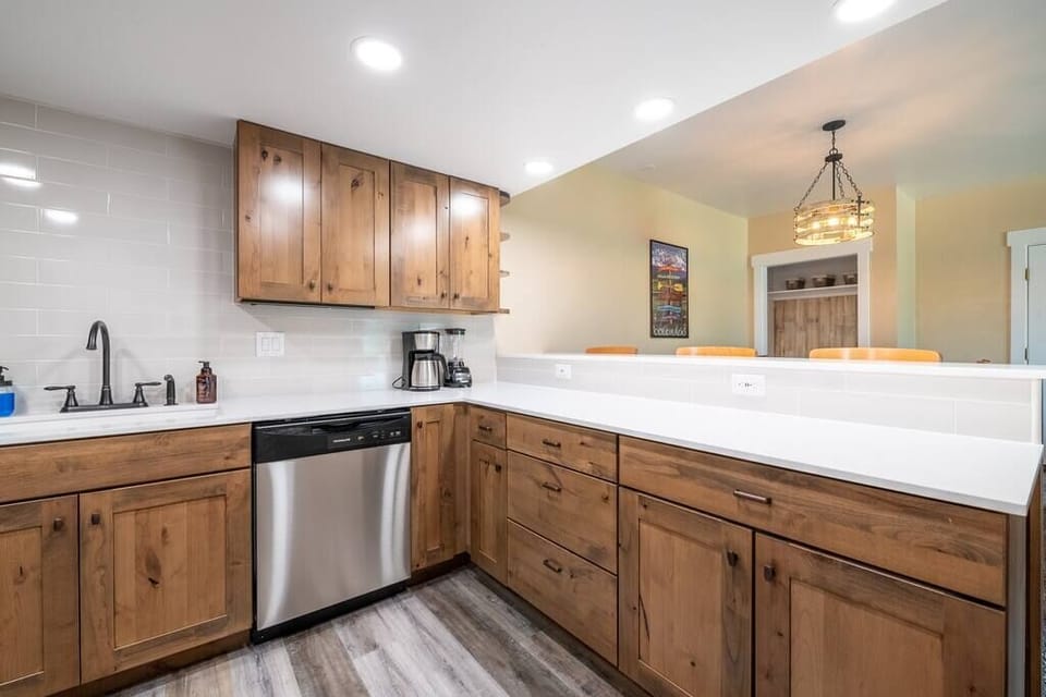 Steamboat Dream Vacation - Rockies 2 Bedroom/2 Bath Condo - Newly Remodeled (5)