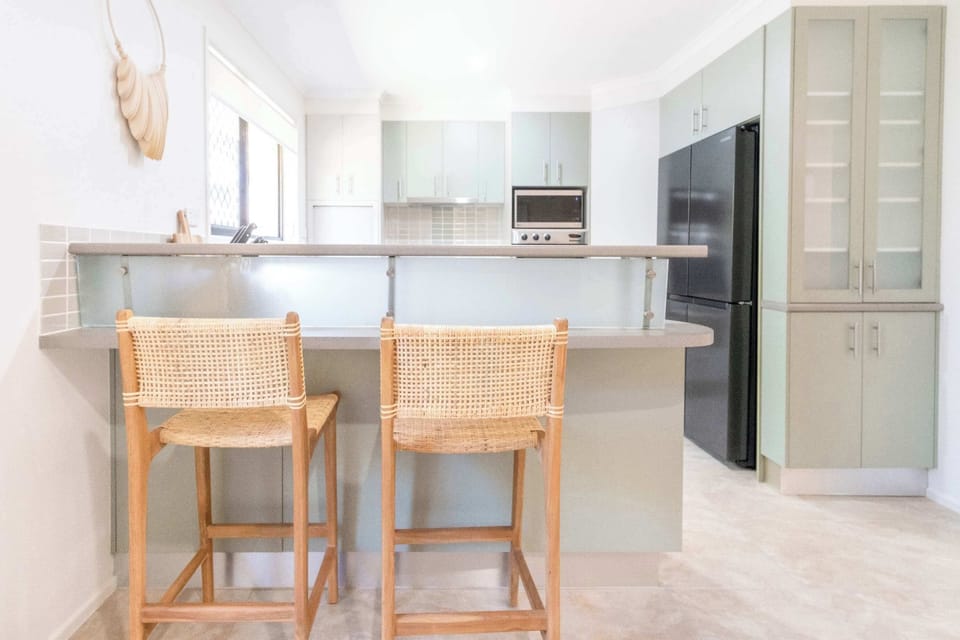 Enjoy a quick meal at the breakfast bar.