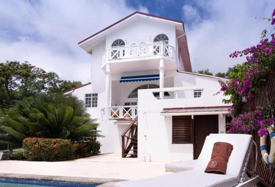 House with pool