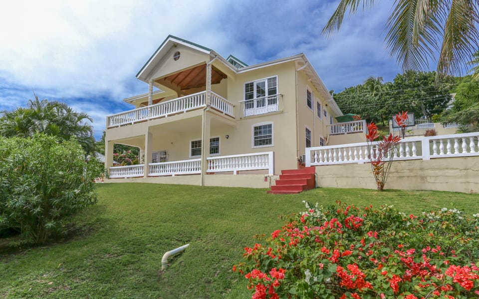 Villa Decaj - Back view