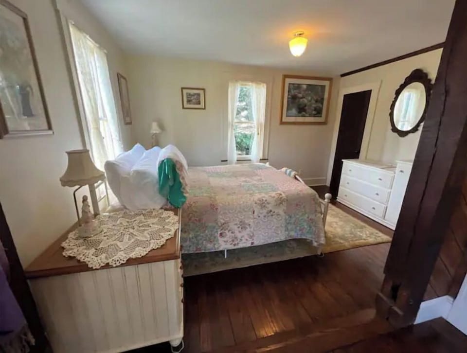 Master bedroom queen size bed