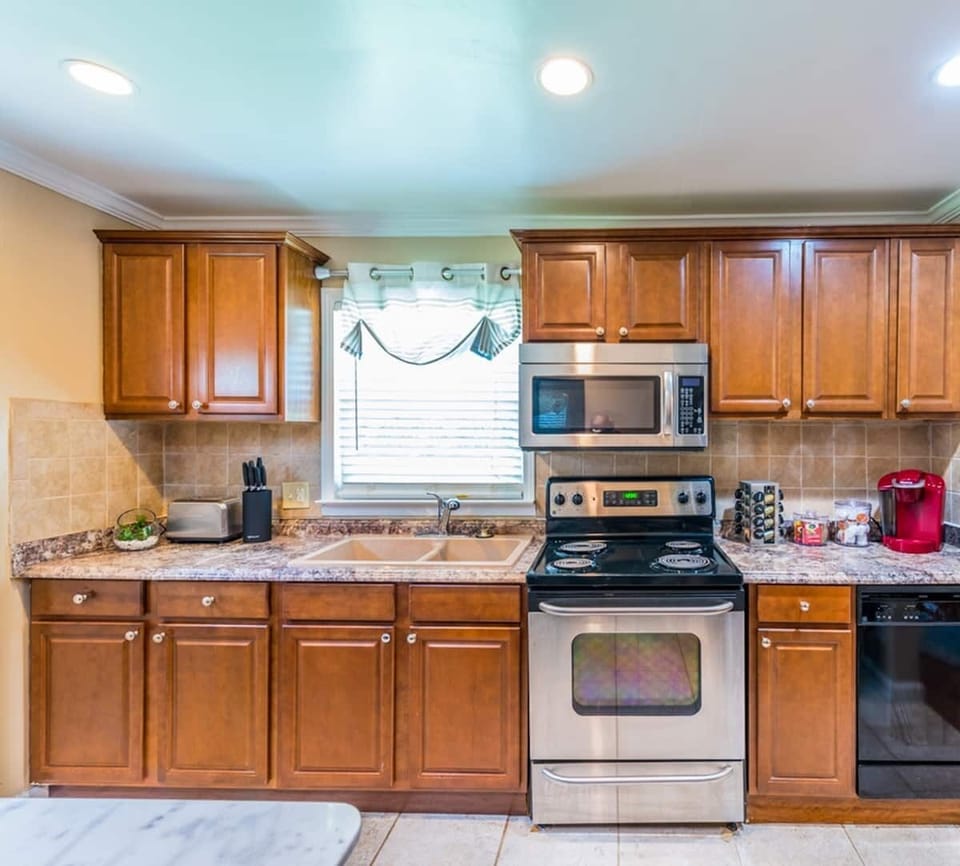 Fully Stocked Kitchen