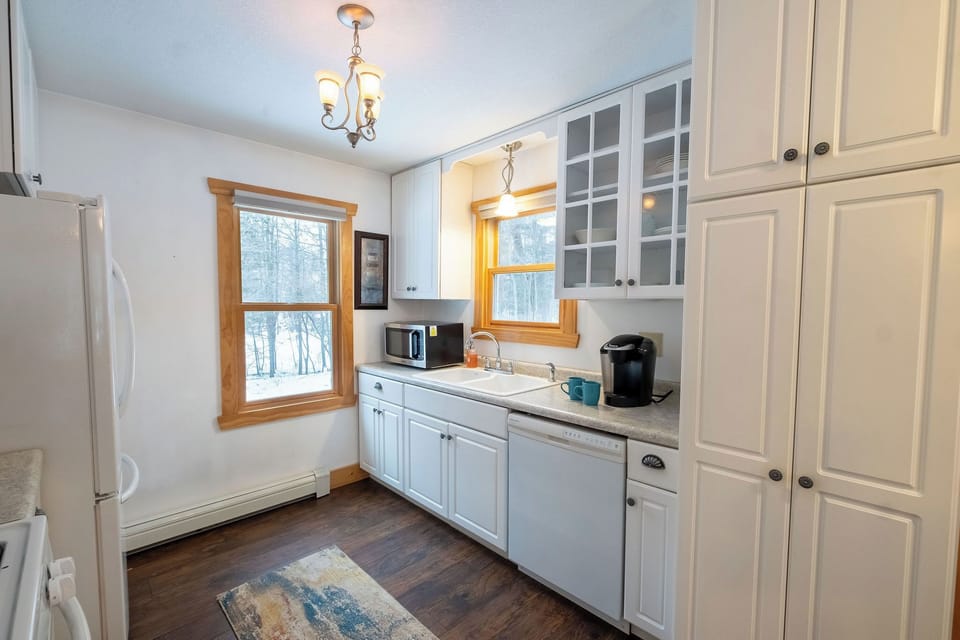 Full kitchen