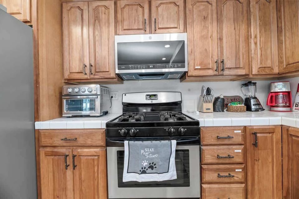 Fully loaded kitchen! Air fryer/Toaster Oven, Coffee Pot, and Blender shown in this picture