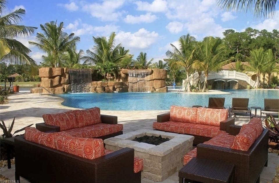 Resort firepit