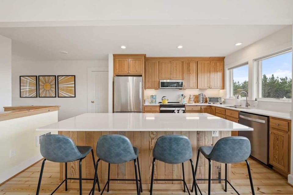 Open kitchen to prepare great meals. 