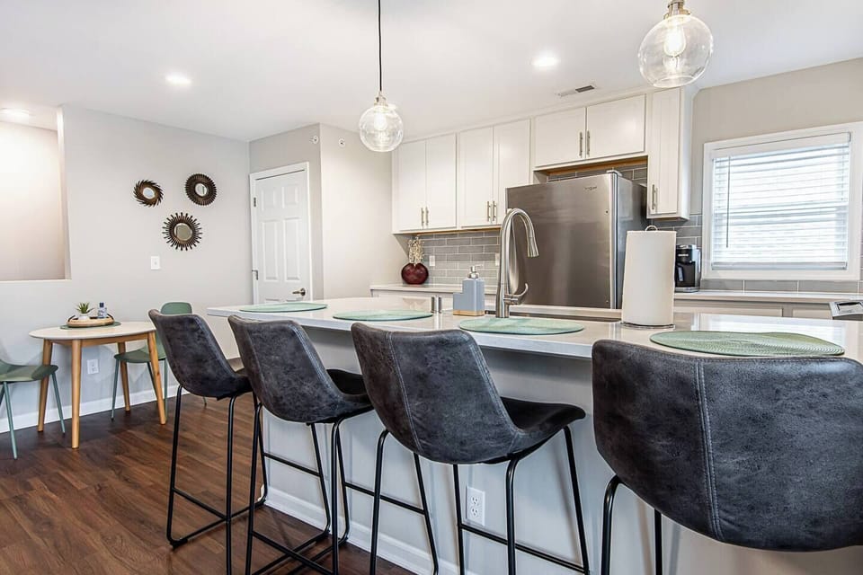 Spacious and luxurious open-concept kitchen.