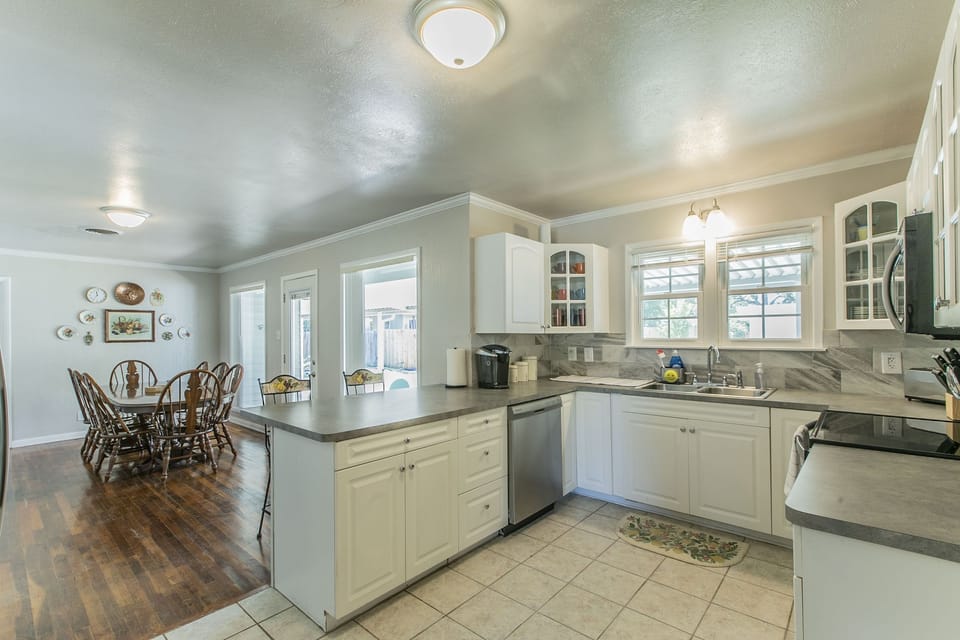 Kitchen / Informal Dining