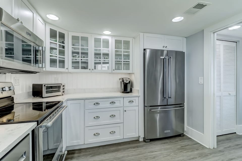 Sparkling Fully Equipped Kitchen with Quartz Countertops and Stainless Appliances