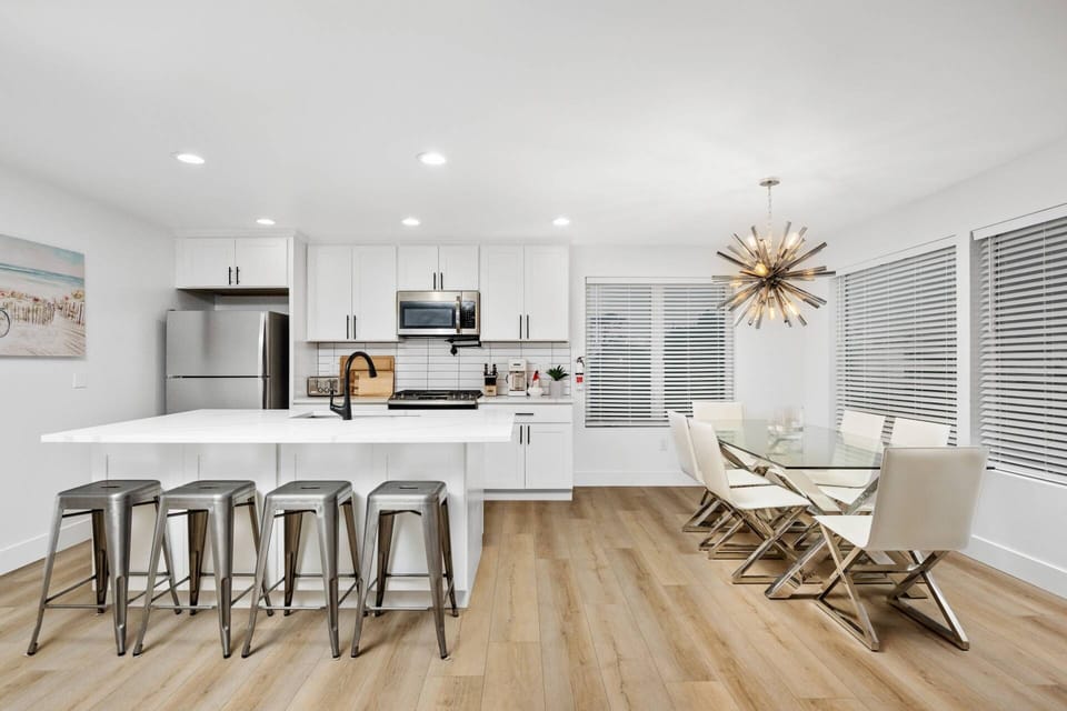 Cook delicious meals for breakfast, lunch, and dinner in this fully equipped kitchen. We suggest grabbing some seafood from a local market.