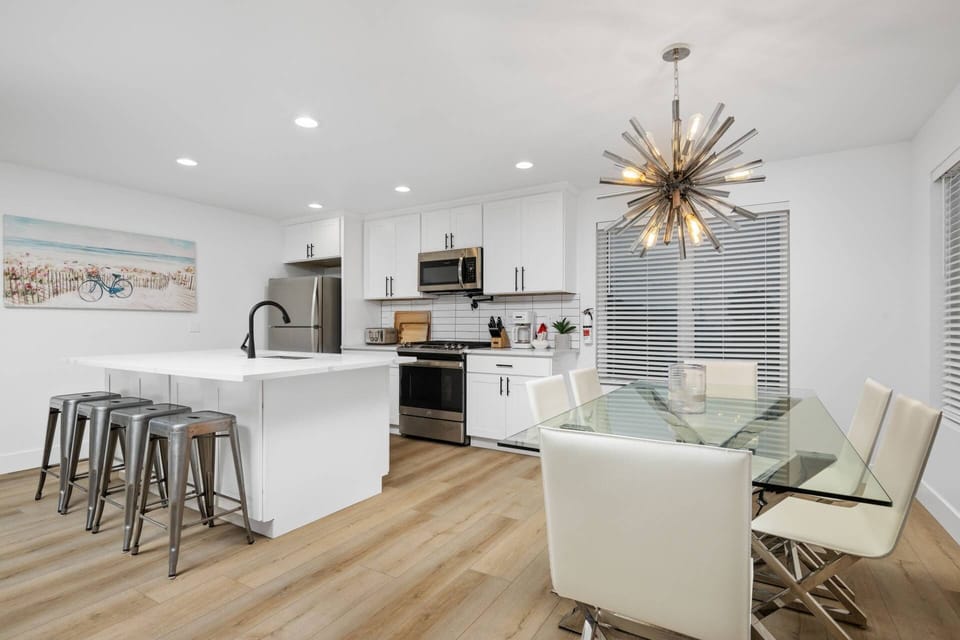 "We had an amazing stay here and made memories with family at Rockaway beach that will last a lifetime. The house was so fun for our big family" - Emy