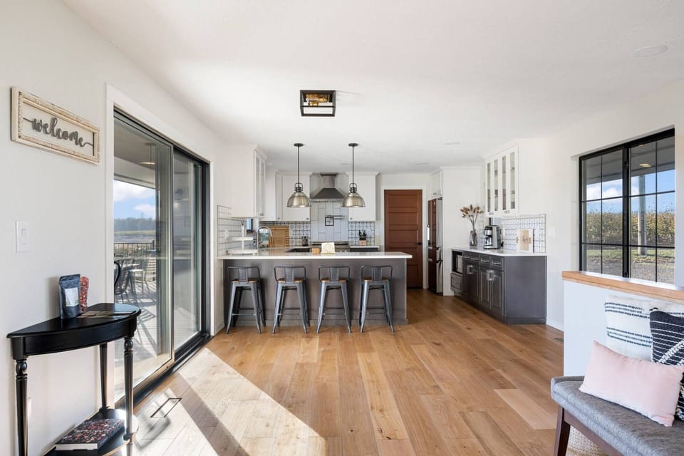 "Loved our stay. The space was clean,tidy and the host was very responsive. We highly suggest this listing and would love to return." - Tania