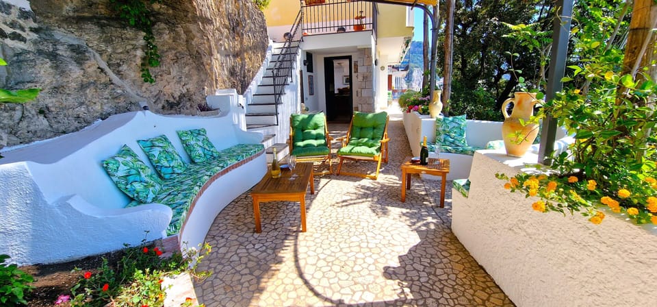 Patio (FULLY PRIVATE)